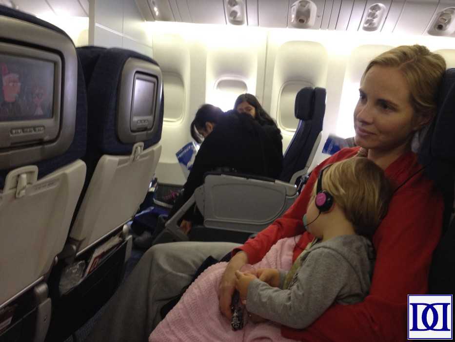plane-tertaining-mommy-veges